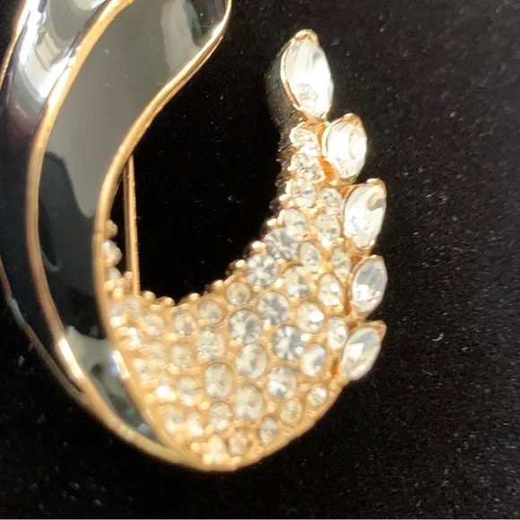 VINTAGE Crown Trifari Brooch - Picture 5 of 12